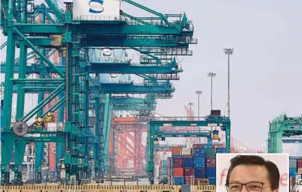  ?? BLOOMBERG PIC ?? Shipping containers stacked at a Tianjin Port (Group) Co Ltd. China has the best ports in the world and the cooperatio­n will pave the way for a brighter future for both countries.