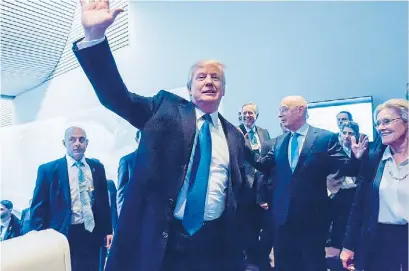  ?? AFP ?? Arribo. El presidente Trump, a poco de su arribo a la cumbre económica mundial en Davos (Suiza).
