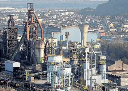  ??  ?? 2011 gingen in Hayange durch den Abzug des Stahlgigan­ten Arcelor Mittal 100.000 Jobs verloren.