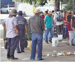  ??  ?? Afectados. Entre los despedidos de la alcaldía hay personal de diferentes áreas, entre estas de desechos sólidos.