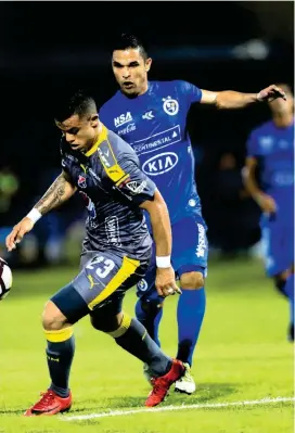  ?? FOTO ?? Leonardo Castro genera opciones de gol, pero no acierta en la definición, como sucedió ante Sol de América.