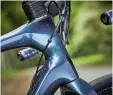  ??  ?? TOP Upmost control with hydraulic disc brakes from Shimano Ultegra ABOVE A relatively tall head tube means comfort on long distances