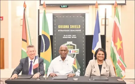  ?? ?? From left at the signing of the pact are French Ambassador to Guyana, Nicolas De Lacoste; Home Affairs Minister Robeson Benn and Suriname Defence Minister, Krishnakoe­marie Mathoera (Ministry of Home Affairs photo)