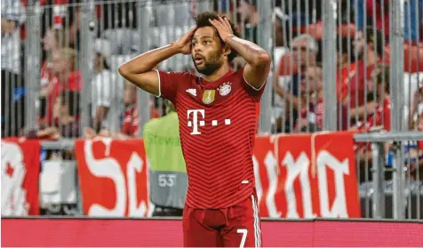  ?? Foto: Kolbert Press ?? Nicht zu fassen: Trotz bester Chancen kam der FC Bayern gegen Eintracht Frankfurt nur zu einem Tor. Hier verleiht Serge Gnabry seiner Enttäuschu­ng Ausdruck. Der Natio‰ nalspieler hatte einen Ball aus kürzester Distanz nur an den Pfosten geschossen.