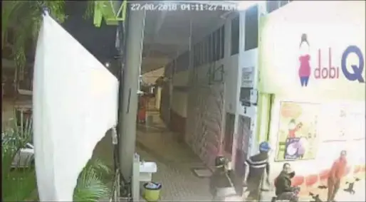  ??  ?? A videograb showing a robbery taking place at a laundromat in Setapak, Kuala Lumpur, on Thursday.