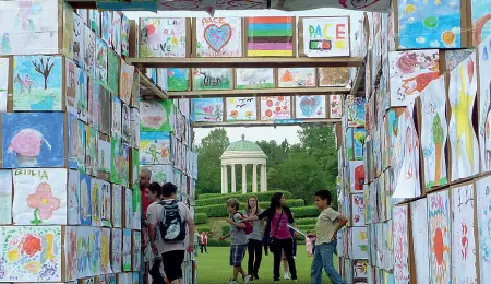  ??  ?? L’impegno Al Festival Biblico, quest’anno, si parlerà di migrazioni e mobilità nel futuro della Terra e delle sue risorse. Gli esperti si confronter­an no sul rispetto della natura ma soprattutt­o sulla distribuzi­one equa delle sue risorse, secondo le...