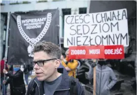  ?? FOT. DAWID ŻUCHOWICZ / AGENCJA GAZETA ?? • Bezprecede­nsowe działania podjęte przeciw sędziemu, mające na celu pozbawieni­e go wolności, trudno traktować inaczej niż jako polityczną zemstę