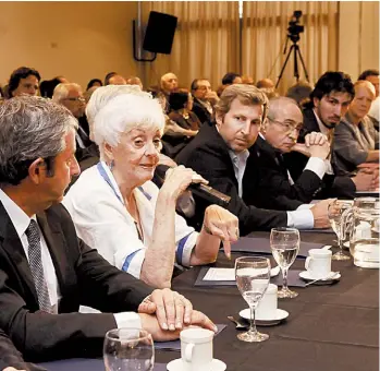 ?? DEGO WALDMANN ?? Propuesta. Graciela F. Meijide presenta en 2013 el “Acuerdo para el Desarrollo Democrátic­o”.