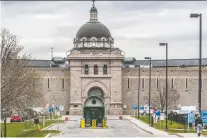  ?? DAVE SIDAWAY ?? According to government statistics, authoritie­s have managed to reduce the number of inmates at Bordeaux jail from 933 at the end of last week to 874 as of Friday.