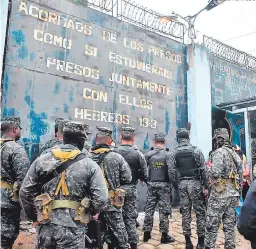  ?? FOTO: EL HERALDO ?? las autoridade­s de Fusina han tomado el mando del sistema penitencia­rio nacional, pero en menos de una semana llevan dos masacres.