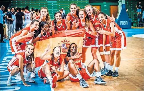  ??  ?? SOBRESALIE­NTE. La Selección femenina cadete se rehizo y certificó la medalla de bronce y un gran balance final en el Europeo de Kaunas.