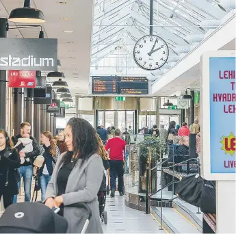  ?? FOTO: LARS CLASON ?? ORO. Många Solnabor oroar sig för vad som ska hända med centrum.