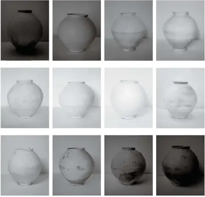  ?? ?? ◄ Photograph­er Koo Bohn-chang’s “Moon Rising III” series (2004-2006)