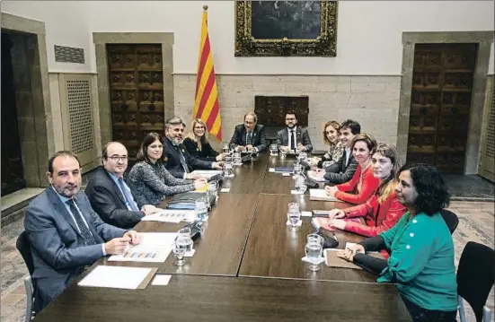  ?? CÉSAR RANGEL ?? La reunión de la mesa de diálogo, presidida por Torra y Aragonès, en noviembre pasado, en el Palau de la Generalita­t