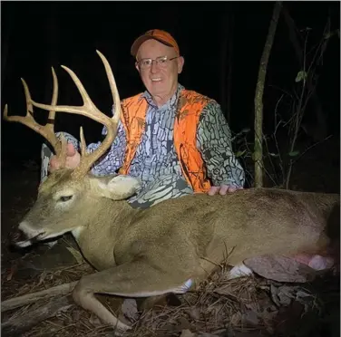  ?? (Photo submitted by Mike Stanley) ?? Mike Stanley of Highland killed this buck Tuesday with a muzzleload­er in the Leatherwoo­d Wilderness Area near the White River. Stanley specialize­s in hunting mature bucks on public land.