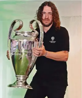  ?? ?? kEl exfutbolis­ta español Carles Puyol destacó la evolución del balompié ecuatorian­o durante su visita en Quito con el Trophy Tour de la UEFA Champions League.