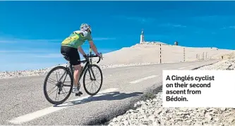  ??  ?? A Cinglés cyclist on their second ascent from Bédoin.