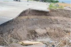  ??  ?? Lugar. El socavón está a la altura de la calzada Río Nazas, enfrente de las calles Presa Lázaro Cárdenas y Presa Vicente Guerrero.