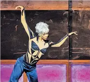  ?? Foto: Ashley Taylor ?? Rebecca Horner tanzt den „Feuervogel“an der Wiener Volksoper.