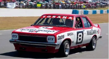  ??  ?? Inset: Rod Hatfield, owner of the Dustings L34 and the SL/R 5000 Brock used to clinch the 1974 ATCC, bumped into ‘The Captain’ Peter Janson. Below: Terry Lawlor and his GT-R reigned supreme in the Heritage Touring Cars.