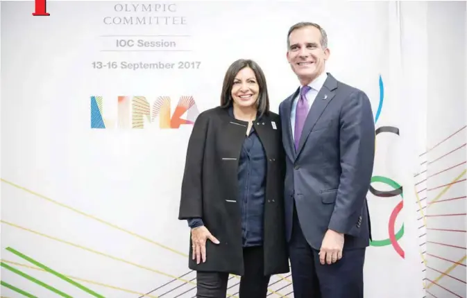  ?? — AFP ?? LIMA: Mayor of Paris Anne Hidalgo (L) and Los Angeles Mayor Eric Garcetti pose for pictures ahead of an Internatio­nal Olympic Committee (IOC) session on Monday in Lima. For the first time in history, the Olympics will confirm two Summer Games host...