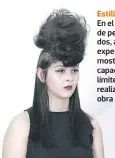  ??  ?? Estilismo. En el show de peinados, ambas expertas demostraro­n la capacidad sin límites para realizar cada obra con el
cabello.