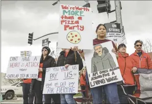  ?? Chris Torres/ The Signal ?? The union called for the one-day strike in order to encourage that the hospital is bargaining “in good faith.”