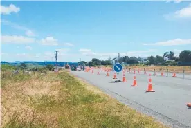  ?? Photo / Roger Moroney ?? Constructi­on has begun on new passing lanes between Bay View and Hawke’s Bay Airport.