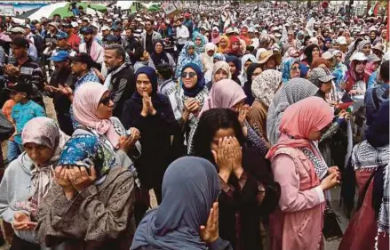  ?? [ FOTO HIASAN ] ?? Perjuangan wanita Islam perlu bergerak di atas landasan yajg berpanduka­n al-quran dan sunah.