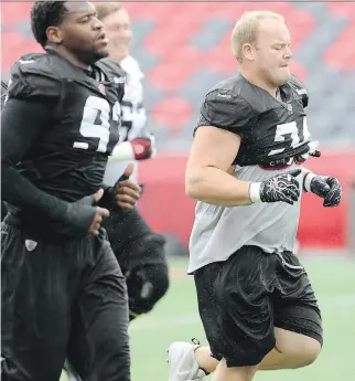  ?? JULIE OLIVER/OTTAWA CITIZEN ?? Defensive tackle Keith Shologan, right, and the Ottawa Redblacks practised at TD Place stadium Thursday in preparatio­n for Sunday’s matchup with Saskatchew­an at home.