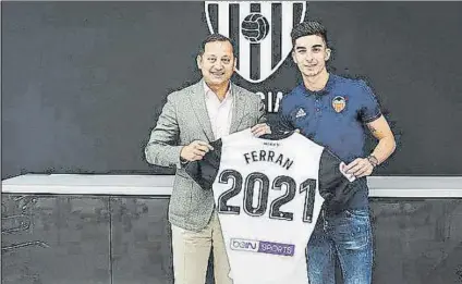  ?? FOTO: VAENCIA CF ?? Ferran, atado El jugador firmó hasta final de la temporada 2020-21 con una cláusula de rescisión de 100 millones de euros