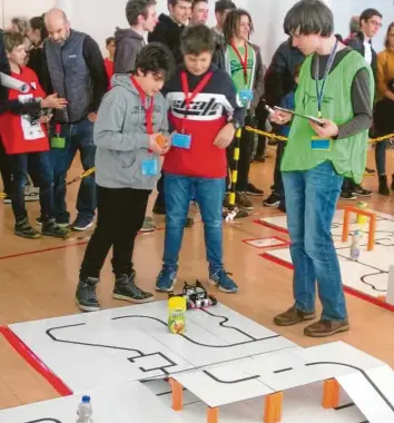  ?? Foto: JBG ?? Wahlunterr­icht wird am Joseph-Bernhart-Gymnasium in Türkheim großgeschr­ieben. Unser Foto zeigt Teilnehmer des letzten Robotik-Wettbewerb­s.