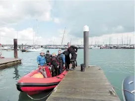  ??  ?? Maidenhead Eton and Windsor Sub Aqua Club on a day trip to Weymouth. Photo taken before social distancing.