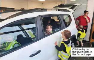  ?? ?? Children try out the seven seats in the Dacia Jogger