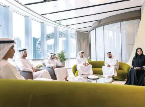  ?? WAM ?? ±
Sheikh Hamdan launched the Research and Developmen­t programme during a meeting at the DFF headquarte­rs.