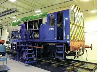  ?? PHIL MARSH ?? Right: Rob Bruerton working on No. 08649 inside the Meteor Power workshop at Silverston­e.