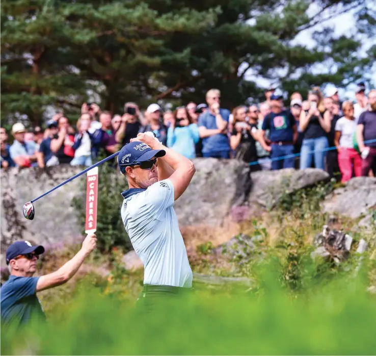  ??  ?? Efter en tung start repade sig Henrik stenson något under andra halvan av lördagens runda.