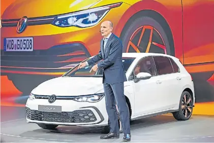  ??  ?? Pronóstico. Lo hizo Herbert Diess, el CEO global de Volkswagen. El futuro es eléctrico.