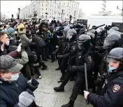  ?? (Photo AFP) ?? Les heurts entre forces de police et manifestan­ts ont été violents.