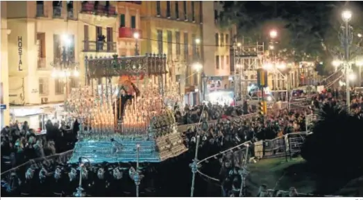  ?? M. H. ?? La Virgen de la Soledad del Sepulcro transita por el recorrido oficial en la Semana Santa de 2018.