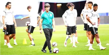  ?? — AFP Photo ?? Loew (centre) attends a training session with Germany’s national football team players at the Stade de France stadium in Saint-Denis, north of Paris.