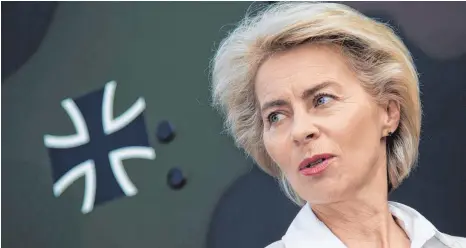  ?? FOTO: DPA ?? Verteidigu­ngsministe­rin Ursula von der Leyen (CDU) greift ihre Truppe scharf an. Im Fall Franco A. gab es offenbar eklatante Fehler.