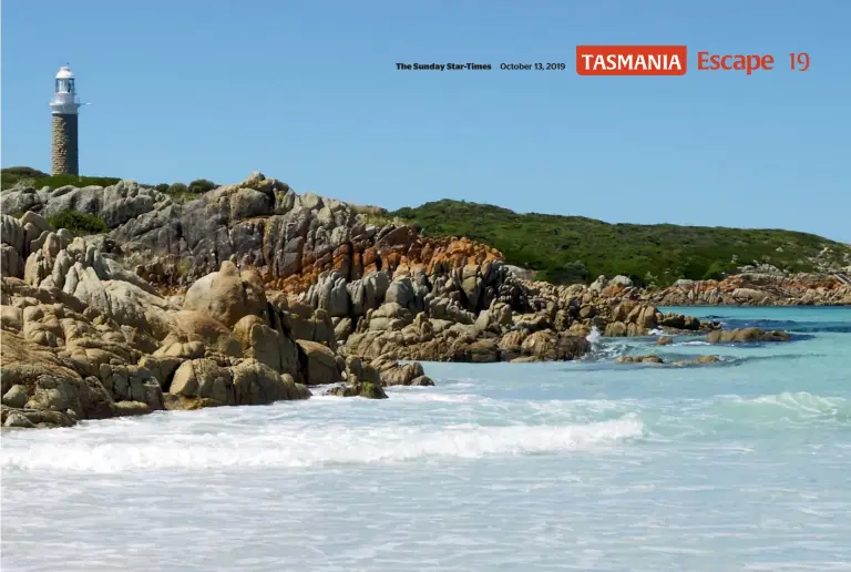  ?? PHOTOS: PAMELA WADE ?? Some of the outlooks along the Bay of Fires walk are irresistib­ly photogenic.