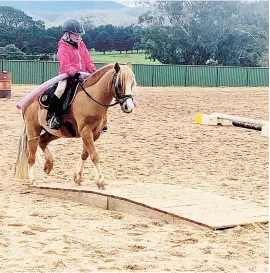  ??  ?? Anna Rees works her way around the arena during a training drill.