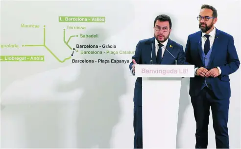  ?? ?? EFE
El president de la Generalita­t presentand­o la L8