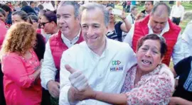  ??  ?? CAMPAÑA. José Antonio Meade, ayer, de gira por Coahuila.