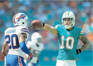  ?? JOE CAVARETTA/STAFF FILE PHOTO ?? Dolphins wide receiver Kenny Stills said he’s not surprised ex-49ers quarterbac­k Colin Kaepernick remains unemployed.