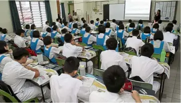  ??  ?? Applauded move: The streamless schools approach will be implemente­d beginning next year, giving students the option to choose what subjects they want to study.