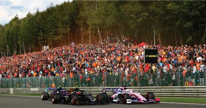  ?? © Dan Istitene/getty images ?? De Formule 1foto’s van het seizoen 2020 zullen te herkennen zijn aan het gebrek aan toeschouwe­rs.