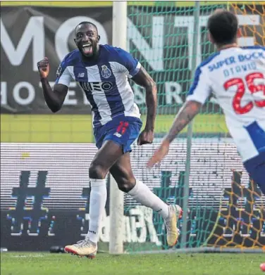  ??  ?? Marega celebra el segundo gol de su equipo y que sentenciab­a el partido.